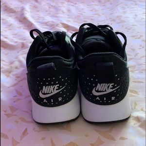 Black and White Nike Air Max Tavas’